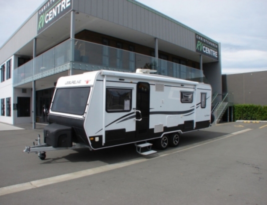 Leisure Line - Platinum - 724 SE - Walk Around Bed